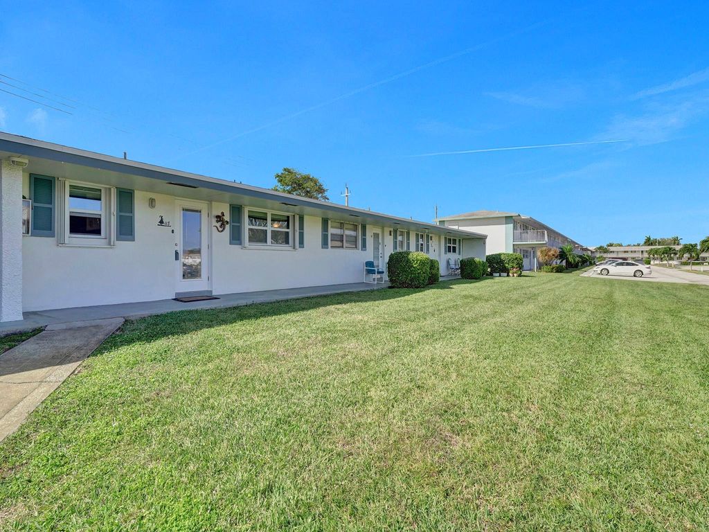 Photo of 1119 Lake Terrace #117, Boynton Beach, FL 33426 (MLS # F10424861)