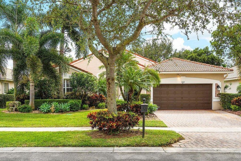 Photo of 12105 Oakvista Dr, Boynton Beach, FL 33437 (MLS # R11165564)