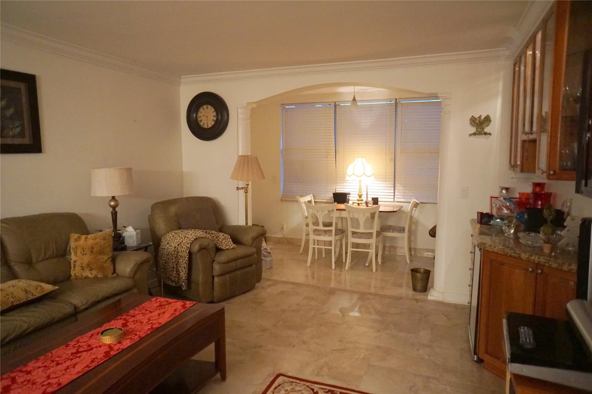 2851 Somerset Drive 103