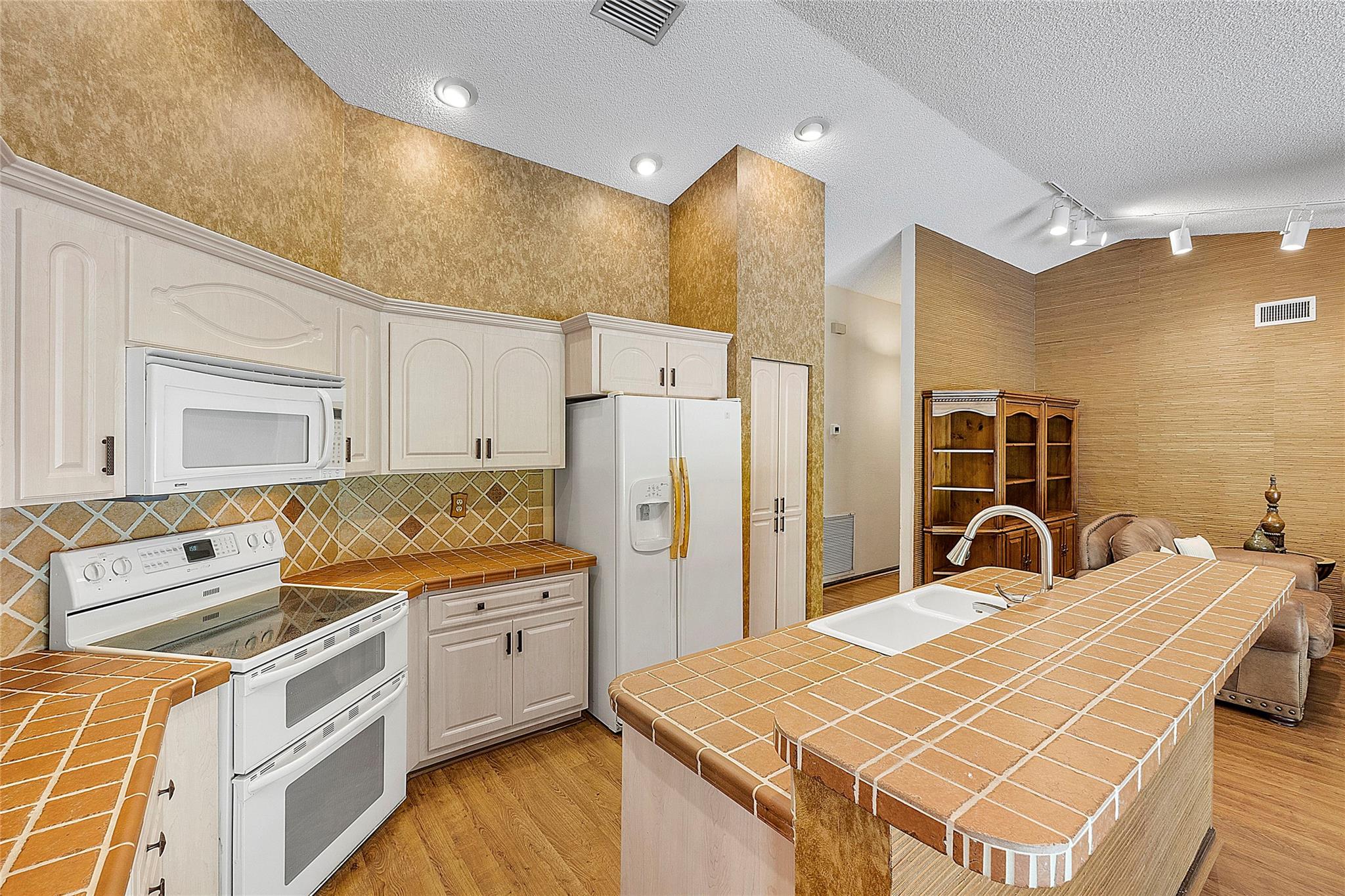 Cypress Glen 104-26 B - Residential