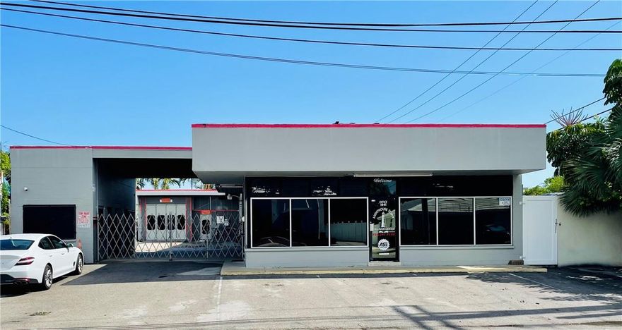 Rare opportunity to purchase/ lease a complete state of the art turnkey auto body/ repair facility prominently located east of Federal Hwy in Lighthouse Point. This facility includes new custom spray booth, multiple lifts, employee locker room with shower, updated managers office, 7 bays and huge side yard with room for up to 60 cars.