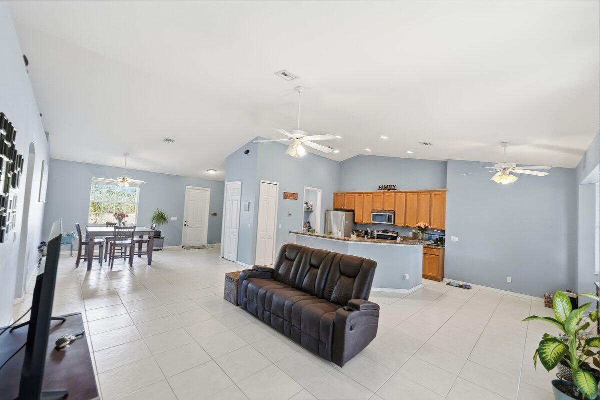 PORT ST LUCIE SECTION 46 1ST REPLAT - Residential