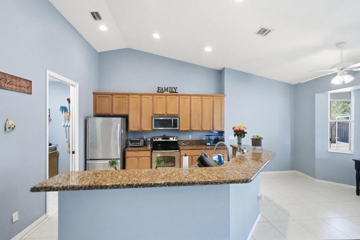 PORT ST LUCIE SECTION 46 1ST REPLAT - Residential