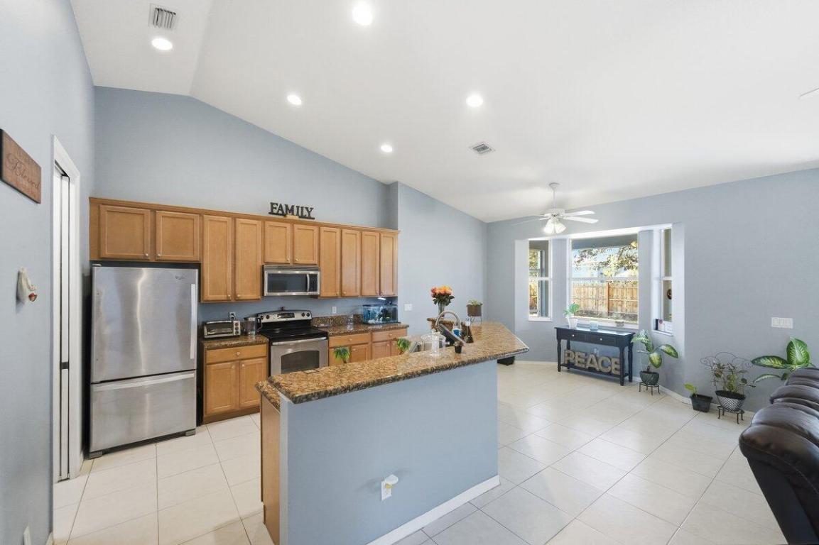 PORT ST LUCIE SECTION 46 1ST REPLAT - Residential