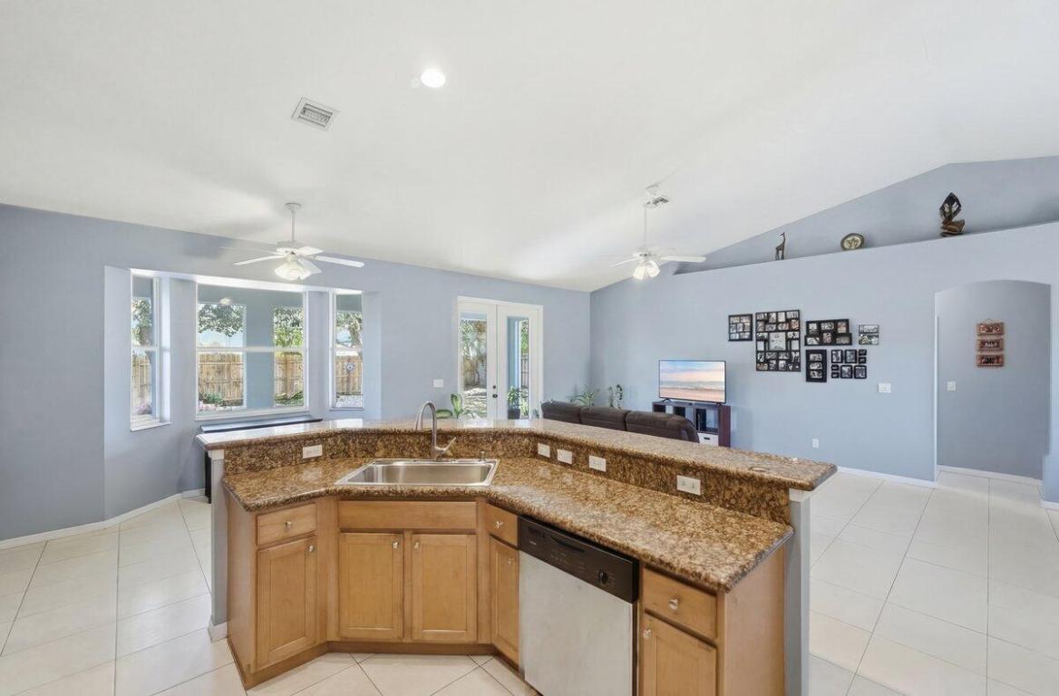 PORT ST LUCIE SECTION 46 1ST REPLAT - Residential