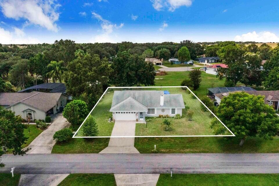 Photo of 910 Liberty Lane, Auburndale, FL 33823 (MLS # R11167078)