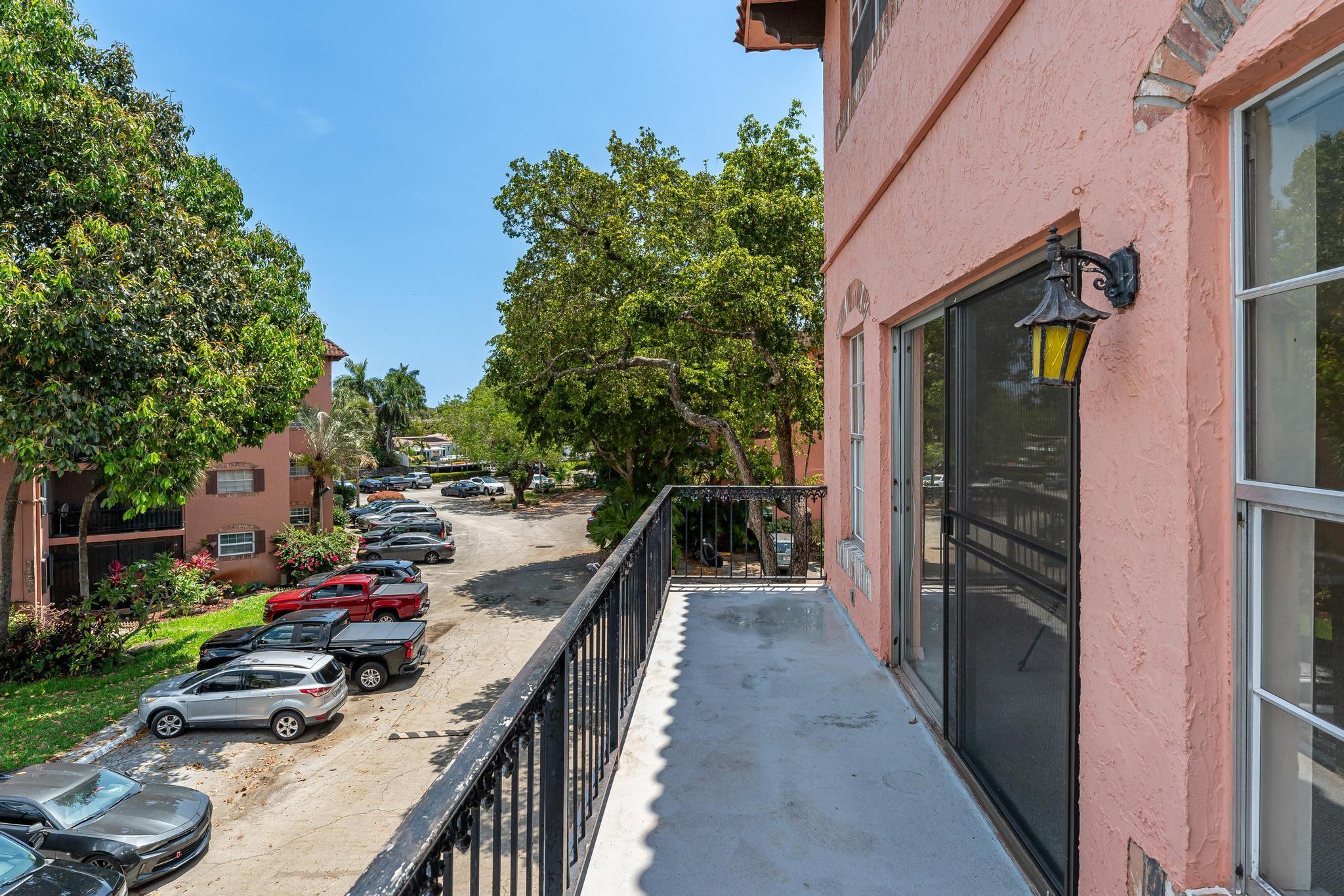 650 Tennis Club Dr 303