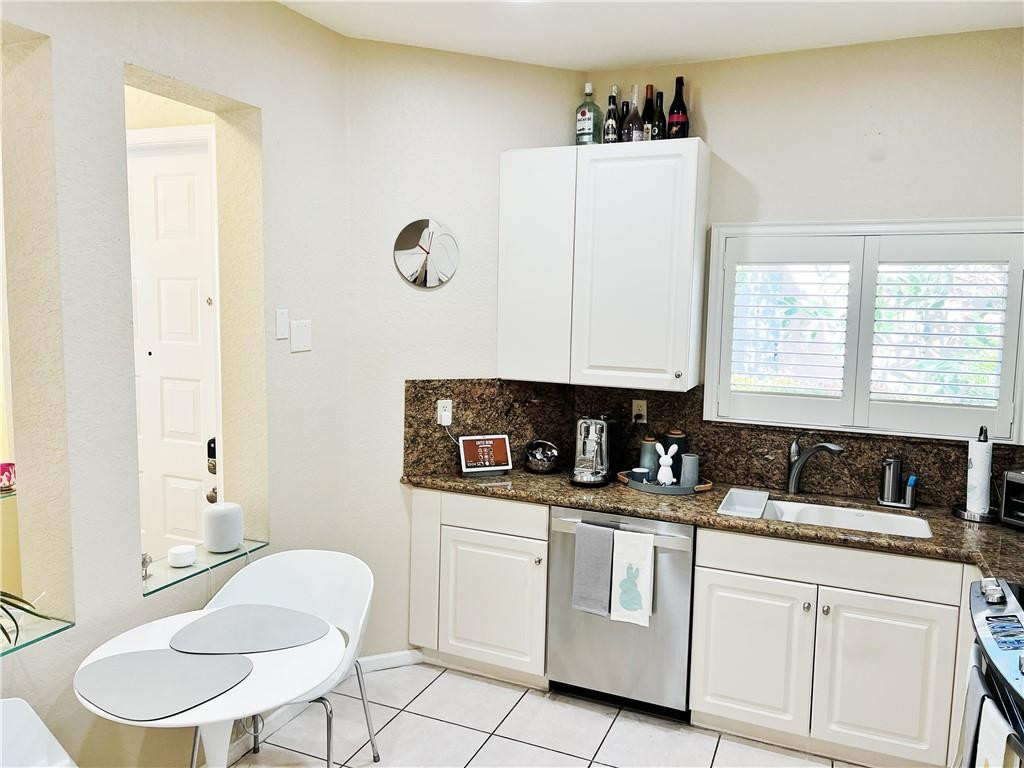Heron Bay Four 160-1 B - Residential