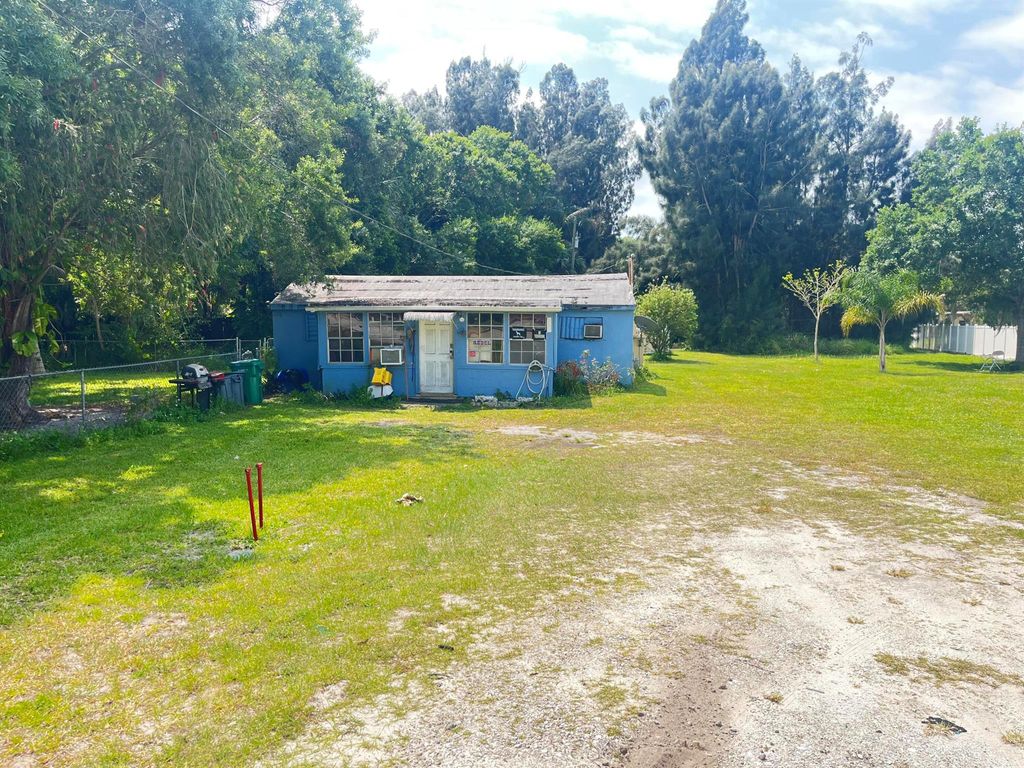 Photo of 1901 Edwards Road, Fort Pierce, FL 34982 (MLS # R11084796)