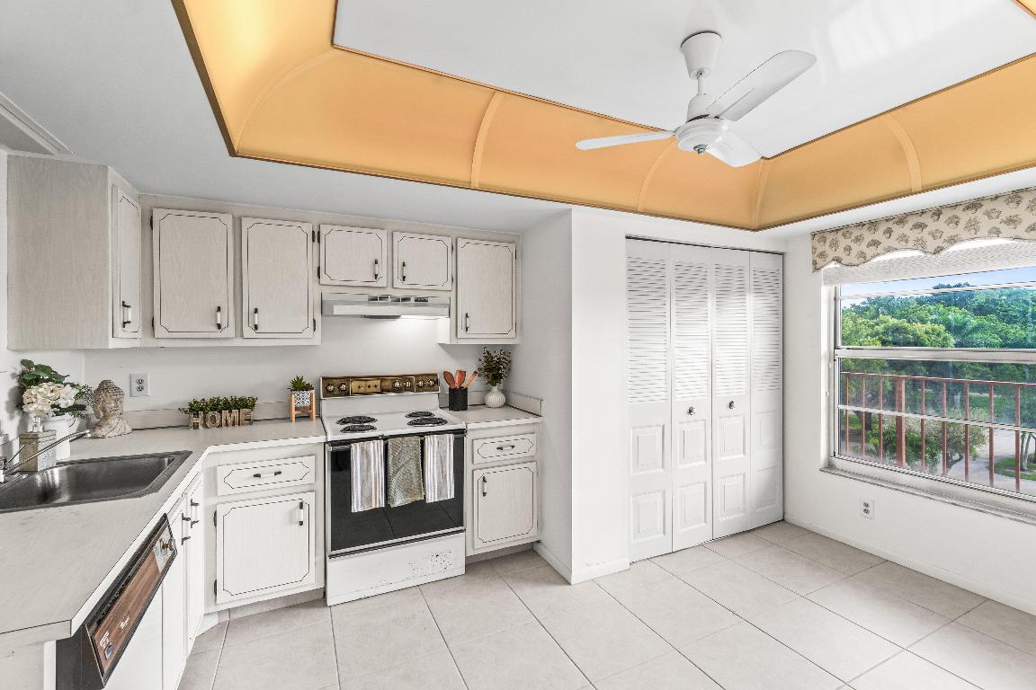 VILLAGES OF ORIOLE BONAIRE - Residential