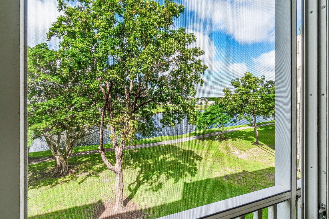 VILLAGES OF ORIOLE BONAIRE - Residential