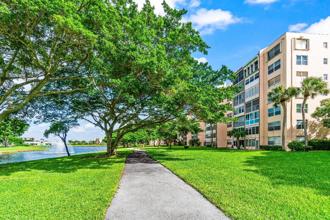 VILLAGES OF ORIOLE BONAIRE - Residential