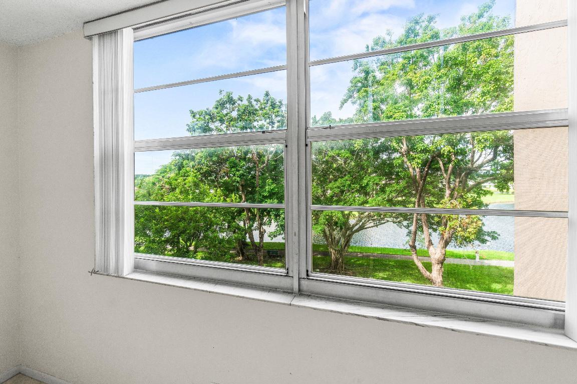 VILLAGES OF ORIOLE BONAIRE - Residential