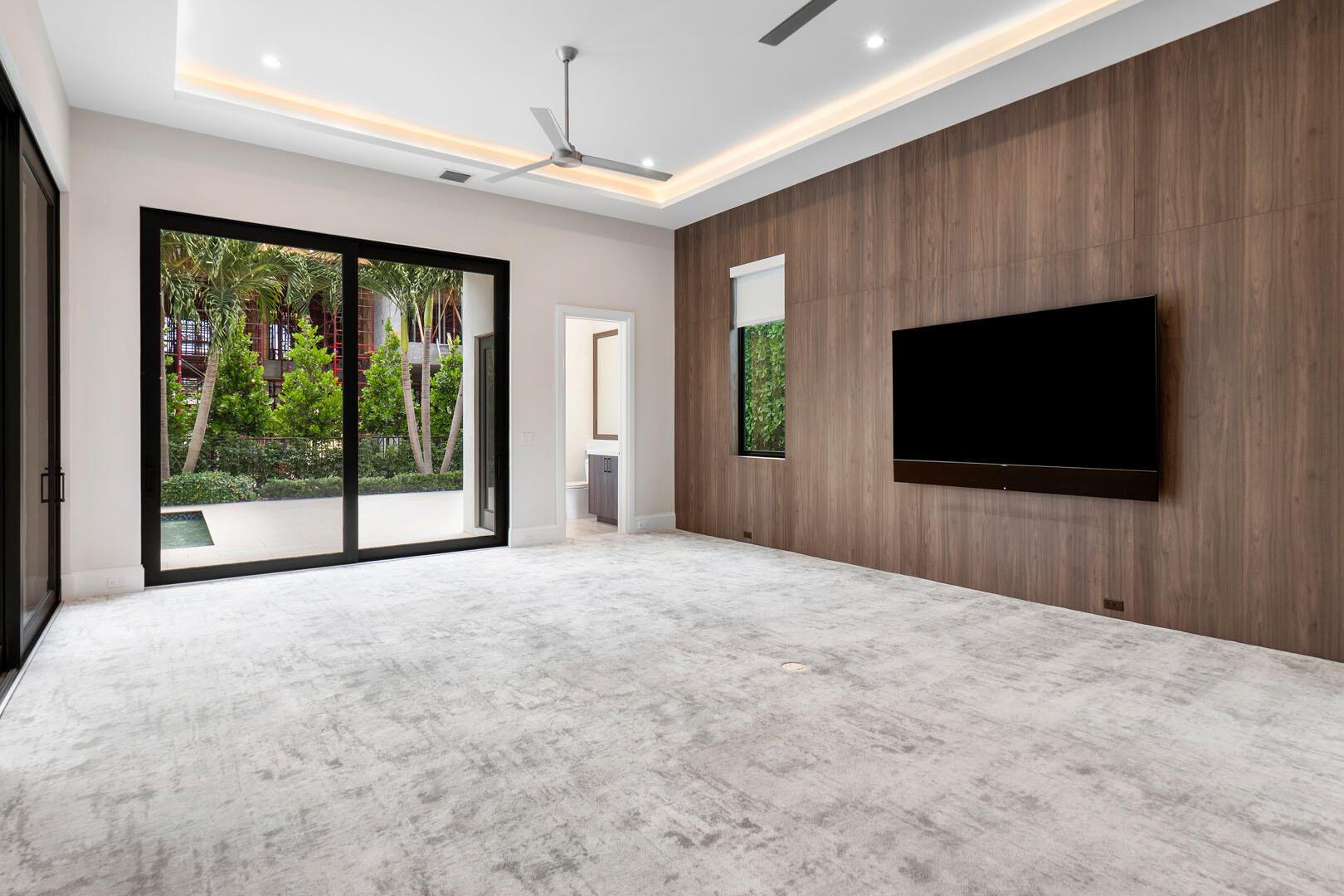 ROYAL PALM YACHT & COUNTR - Residential