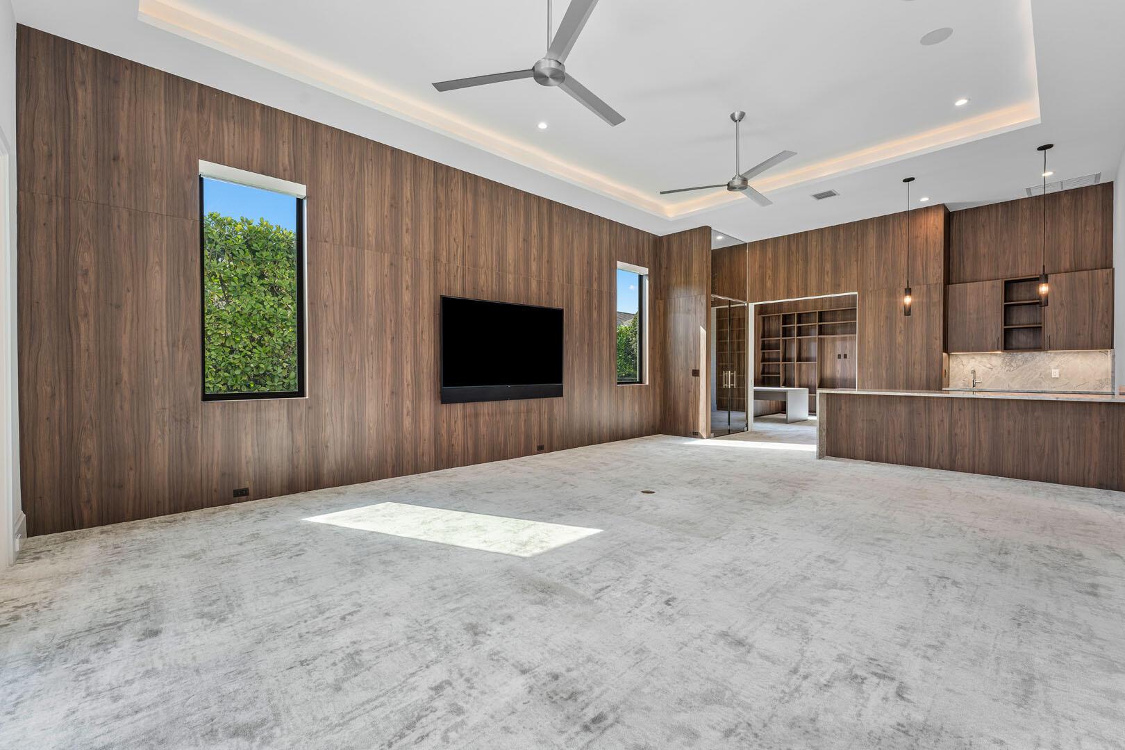 ROYAL PALM YACHT & COUNTR - Residential