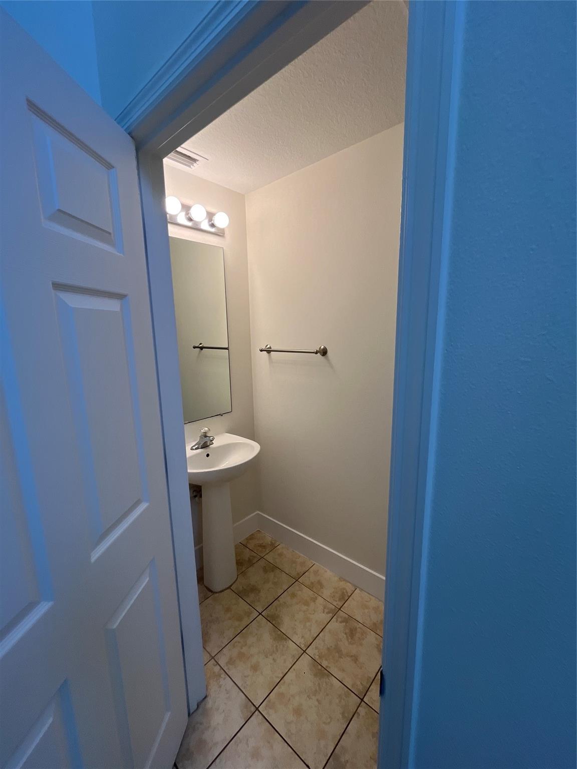 Cambridge Twnhms - Residential Lease