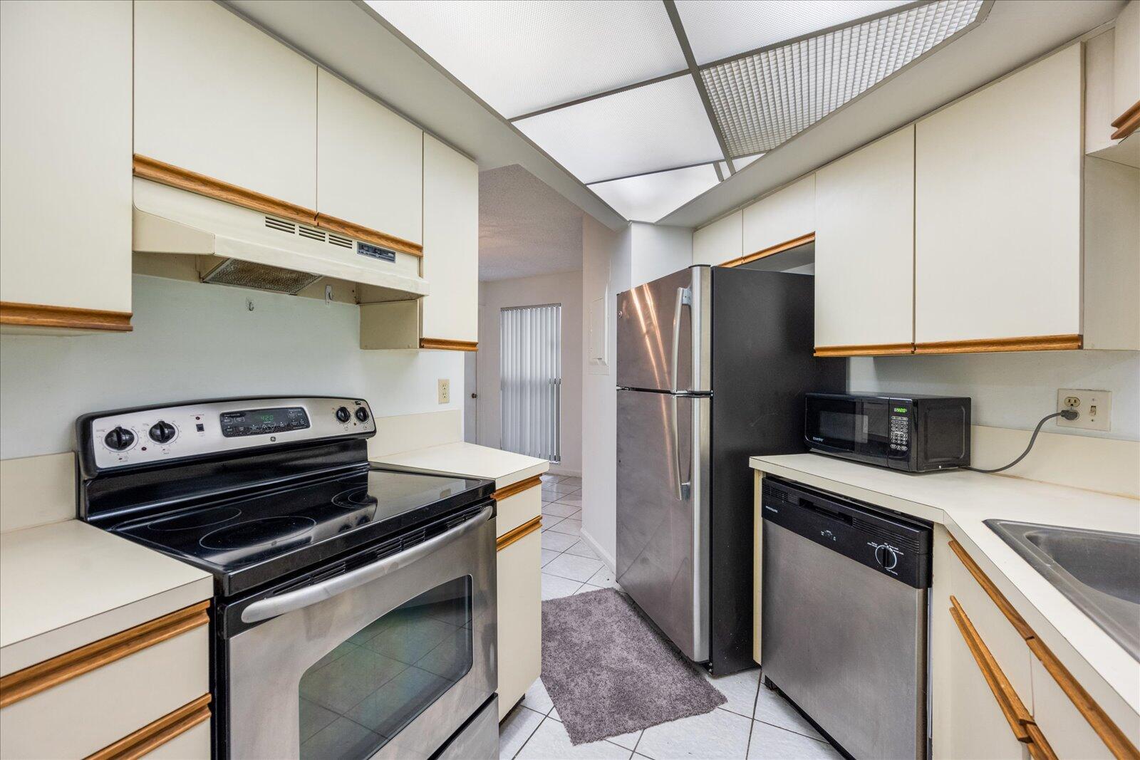 SHORES AT WELLINGTON II CONDO - Residential Lease