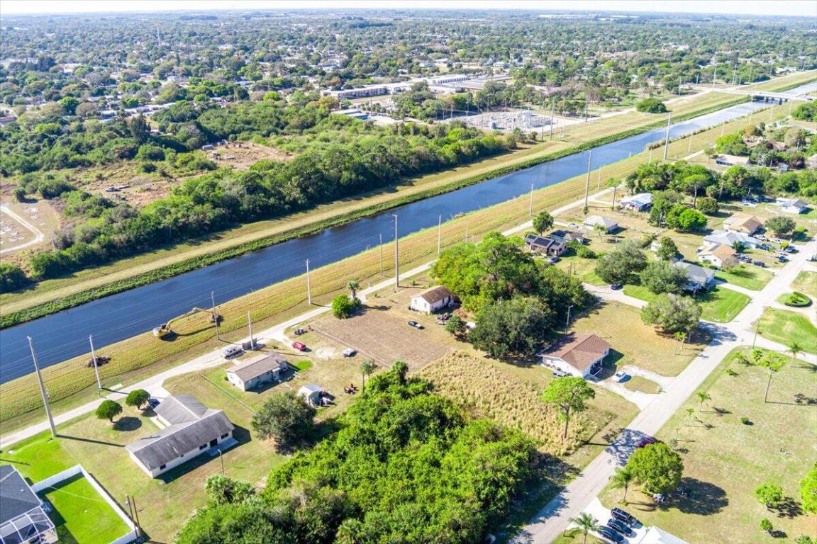 PARADISE PARK - Land