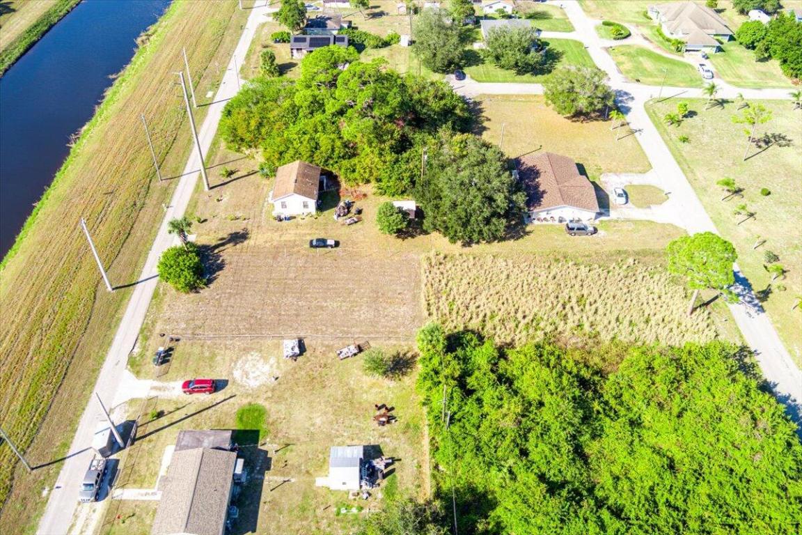 PARADISE PARK - Land