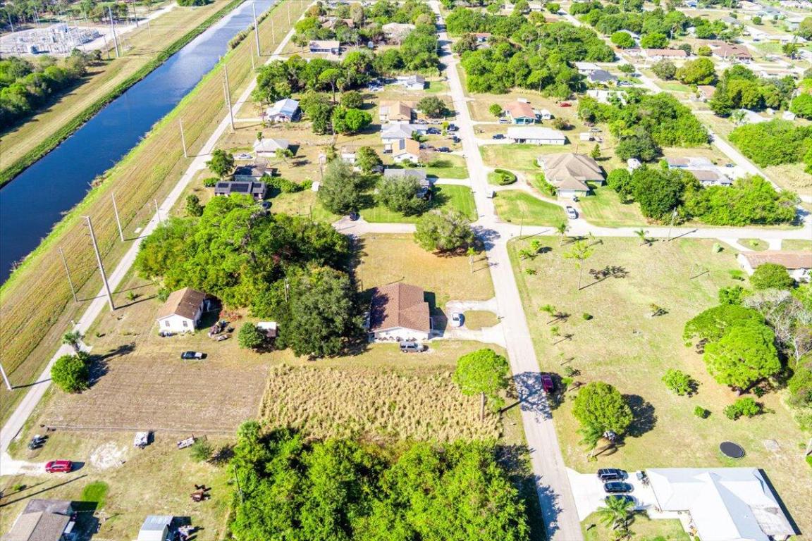 PARADISE PARK - Land