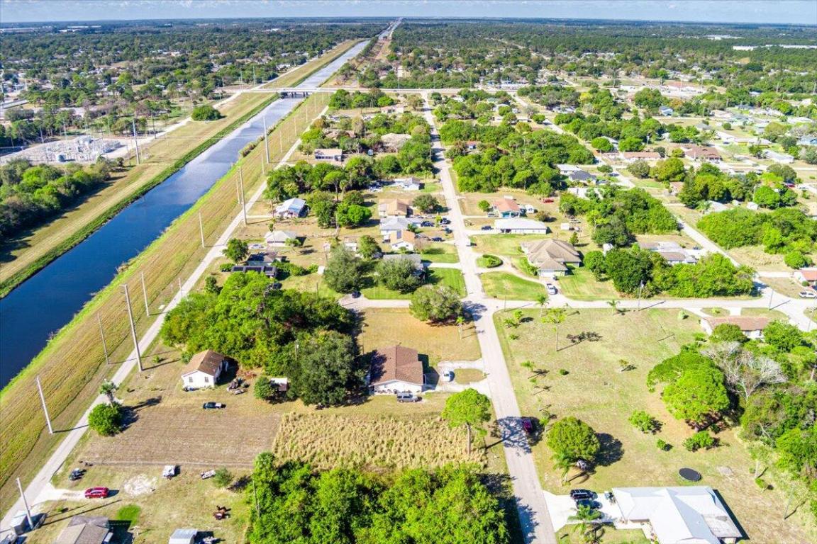 PARADISE PARK - Land