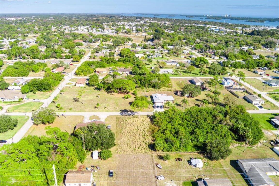 PARADISE PARK - Land