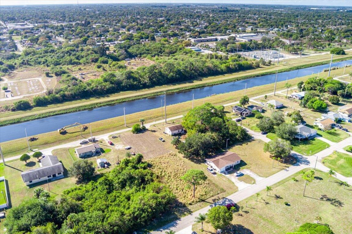 PARADISE PARK - Land