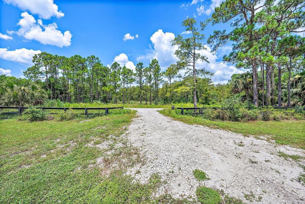 Photo of 1501 SE Cypress Park Lane, Jupiter, FL 33478 (MLS # R11029509)