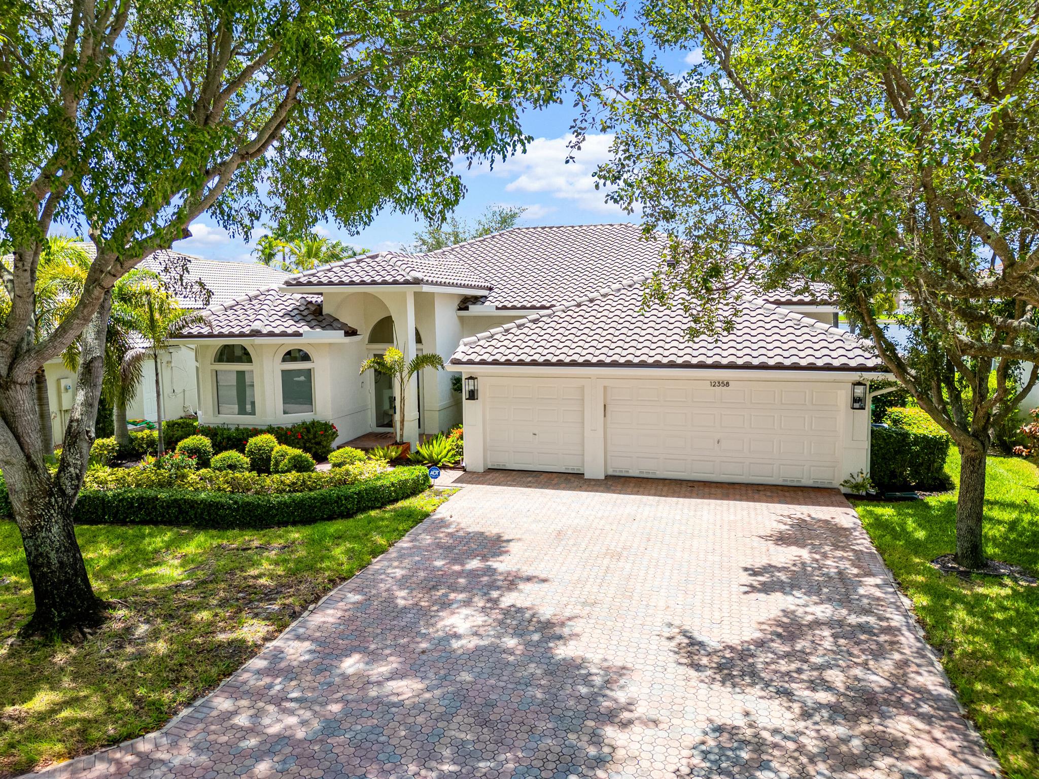 ABSOLUTELY STUNNING! SHOWS LIKE A MODEL HOME!! Welcome Home to your private oasis in the heart of Coral Springs with front row lake views and designer touches throughout! This beautifully updated 4 bed (possible 5th room/den), 3 bath, 3 car garage home features a fully updated eat-in kitchen with newer stainless steel appliances, granite countertops, ample storage space with cabinets galore!All 3 bathrooms fully remodeled with the master bathroom including a spa-like feel Jacuzzi tub and separate walk-in shower. Beautiful wood floors throughout living areas & master and laminate in guest rooms. Fully remodeled laundry room with built in cabinets/sink. Gorgeous formal dining /living room overlooking the pool & lake views.
