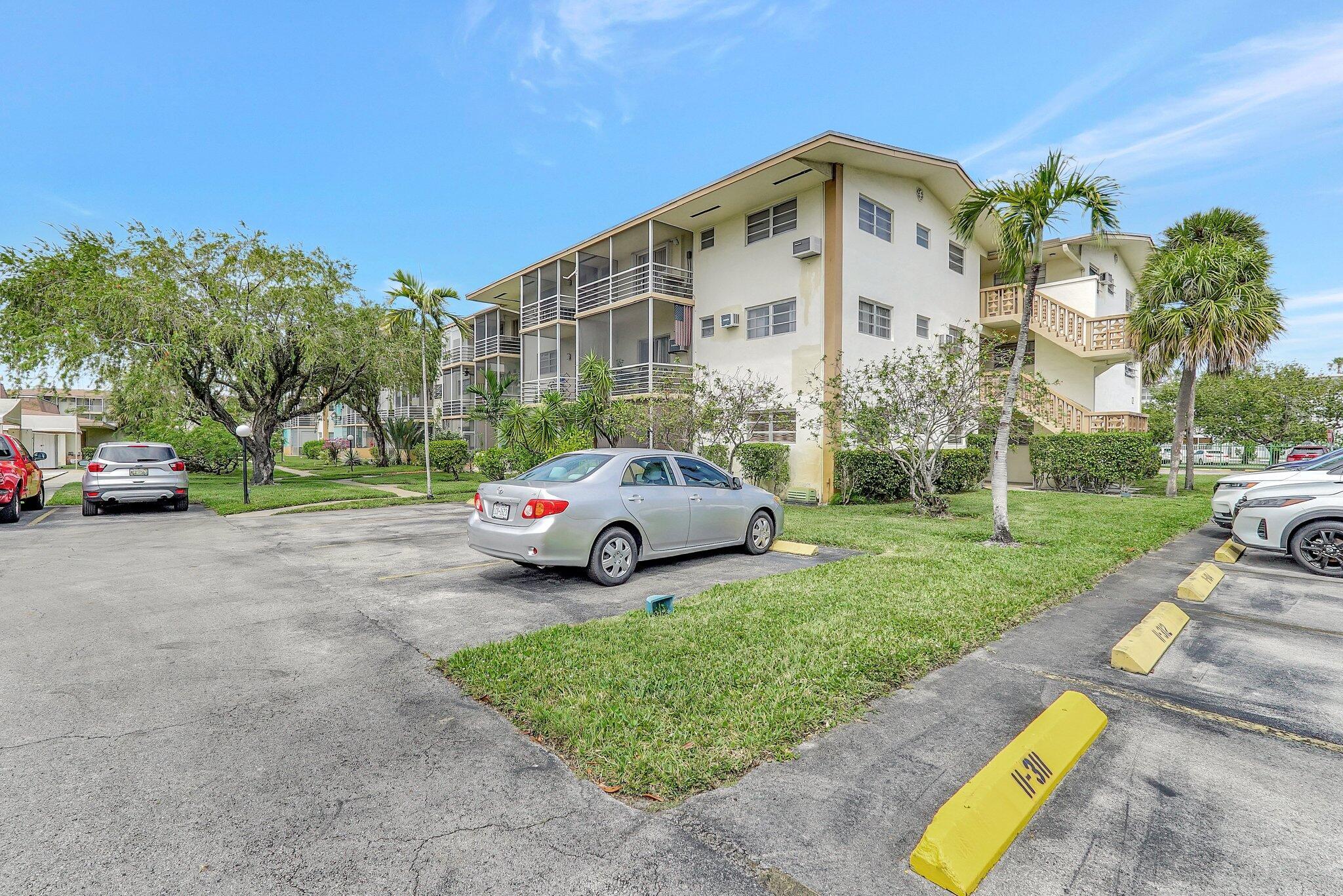 MAR-LEN GARDENS NO 12 COR - Residential