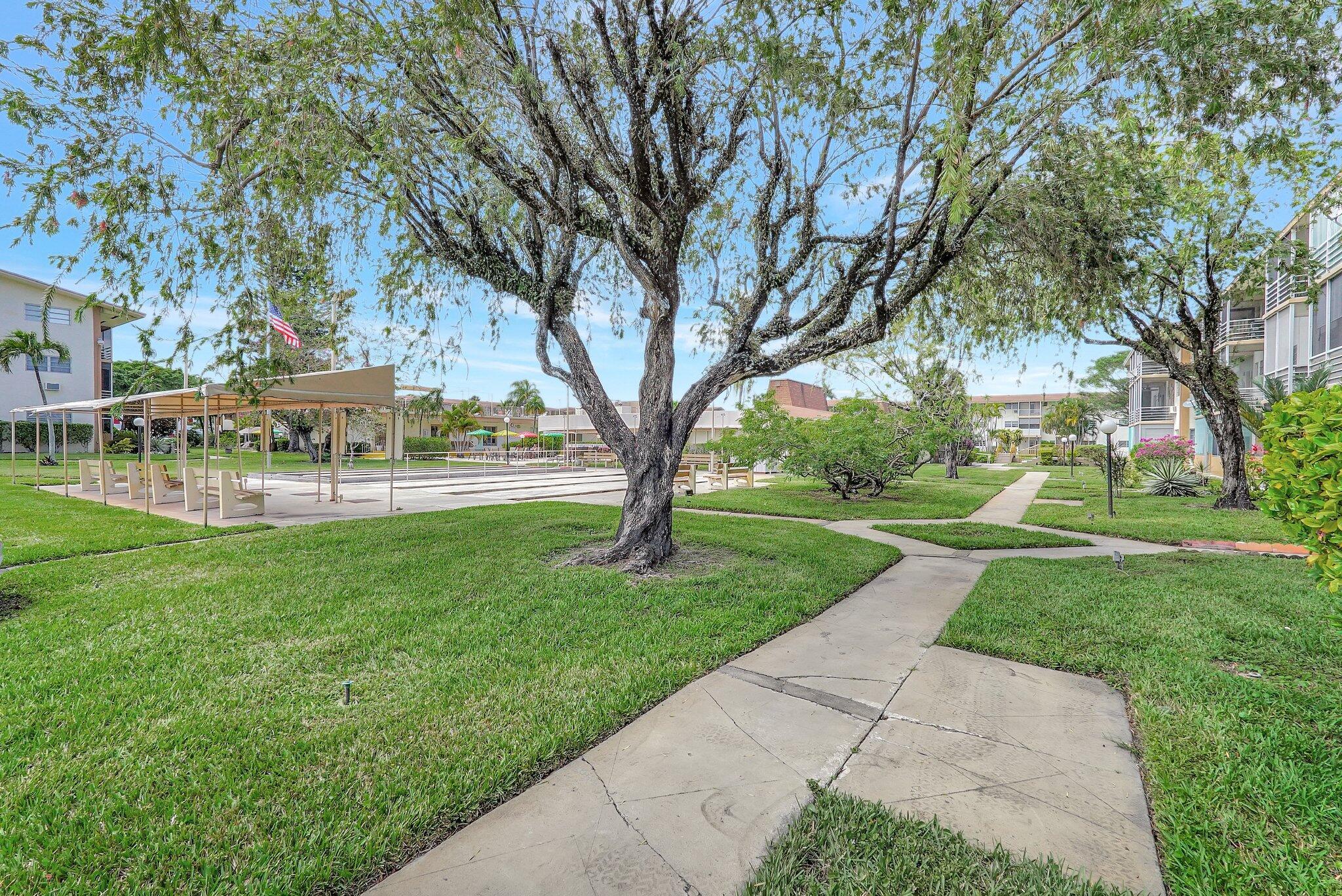 MAR-LEN GARDENS NO 12 COR - Residential