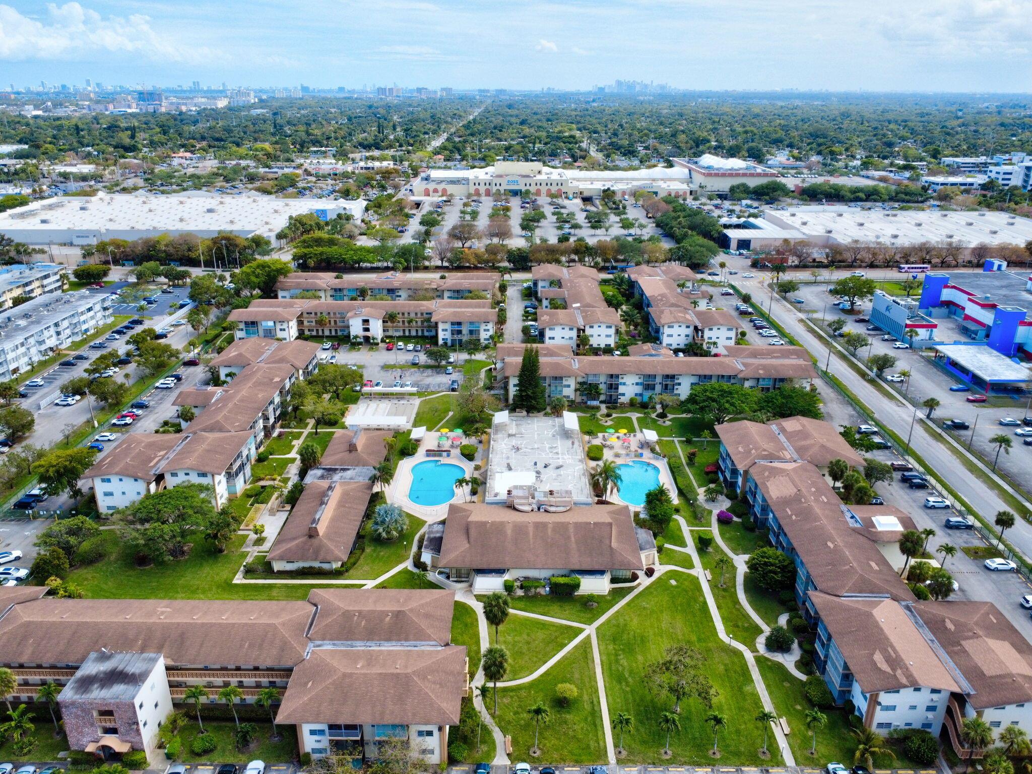 MAR-LEN GARDENS NO 12 COR - Residential