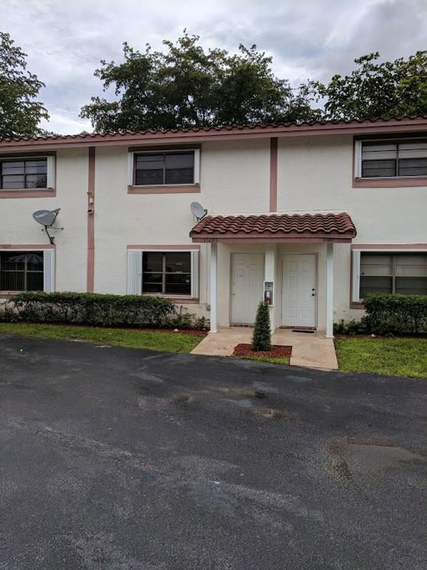 Remarkable 3BR/2.5BA unit in Castlewood Village with community pool. Easy access to shopping, restaurants, major roads and public transportation. Property Sold As Is without any warranty or guarantee by Seller. HUD Case Number 095-040606. Property is (IN) Insured. Please see broker remarks and attachments.