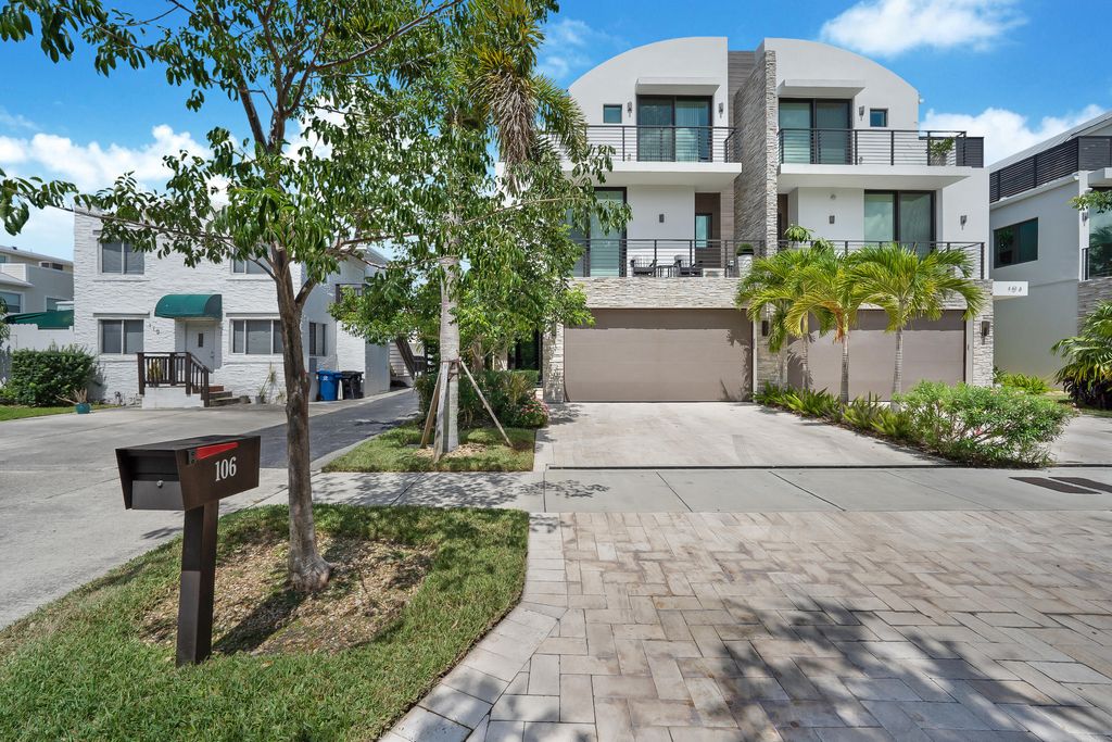 Photo of 106 NE 16th Terrace, Fort Lauderdale, FL 33301 (MLS # B26001308)