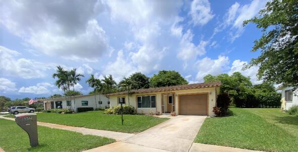 BEATIFULL UPDATED SINGLE FAMILY HOME IN 55 & OVER COMMUNITY. UPDATED KITCHEN,BATHS & TILE FLOORS. 2/2 PLUS OVERSIZED DEN 30 X 10. EAT IN UPDATED KITCHEN , 1 CAR GARAGE & UPDATED BATHROOMS. LOCATED IN COCO WOOD LAKES 55+ COMMUNITY WITH CLUBHOUSE,VERY LARGE POOL. CENTRALLY LOCATED ,CLOSE TO DOWNTOWN DELRAY ,BEACHES & RESTURANTS.