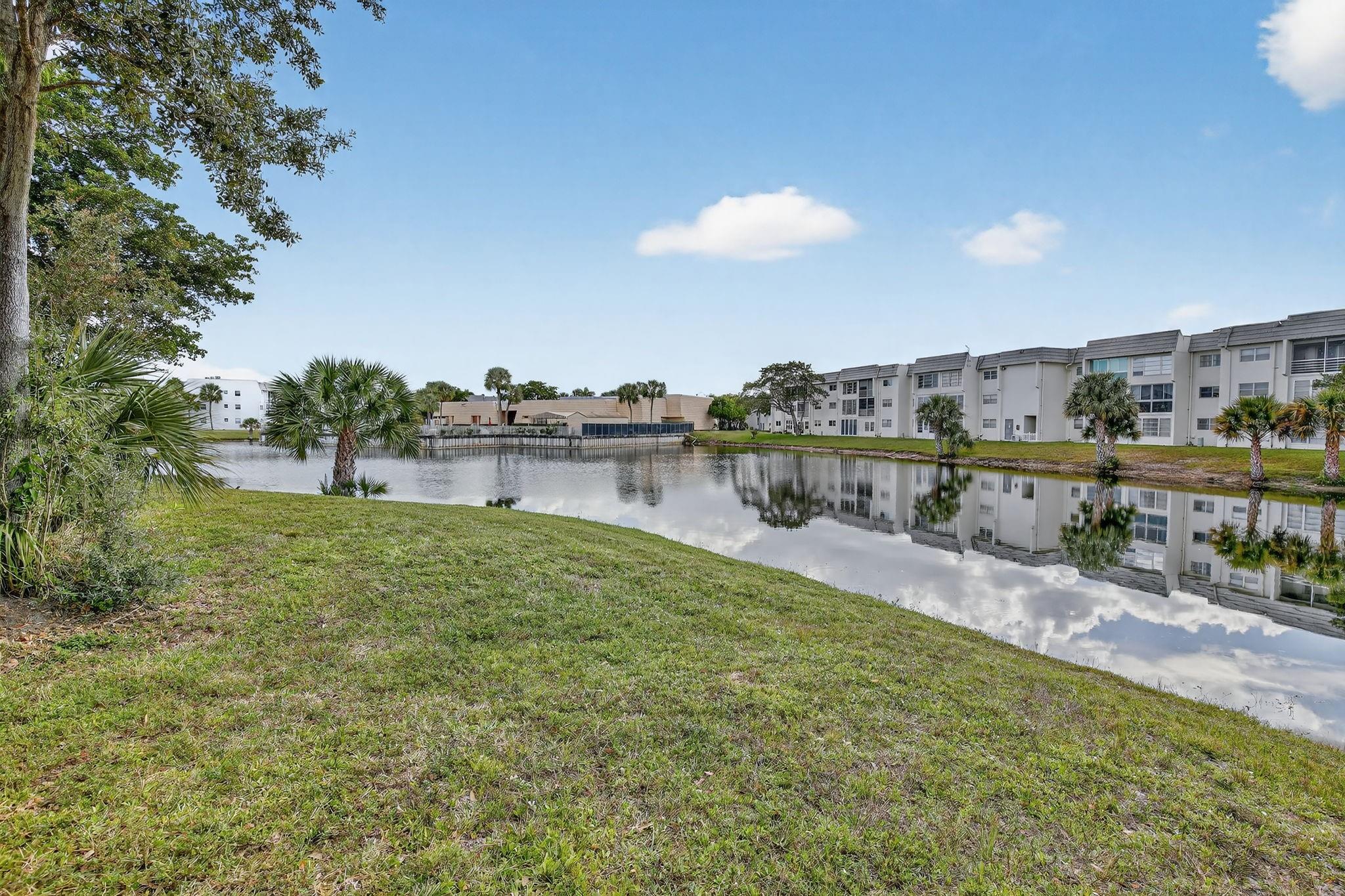 SUNRISE LAKES - Residential