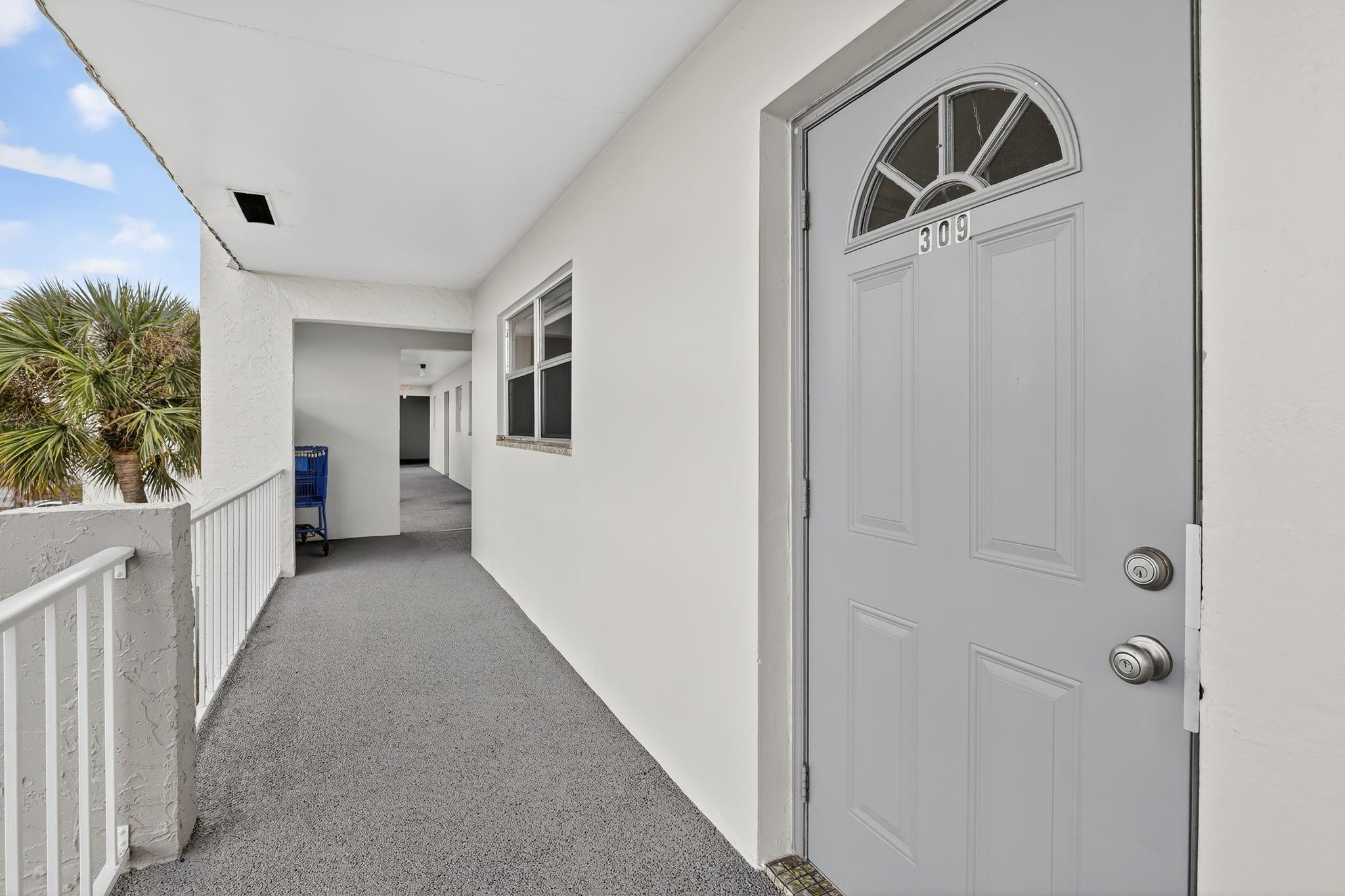 SUNRISE LAKES - Residential