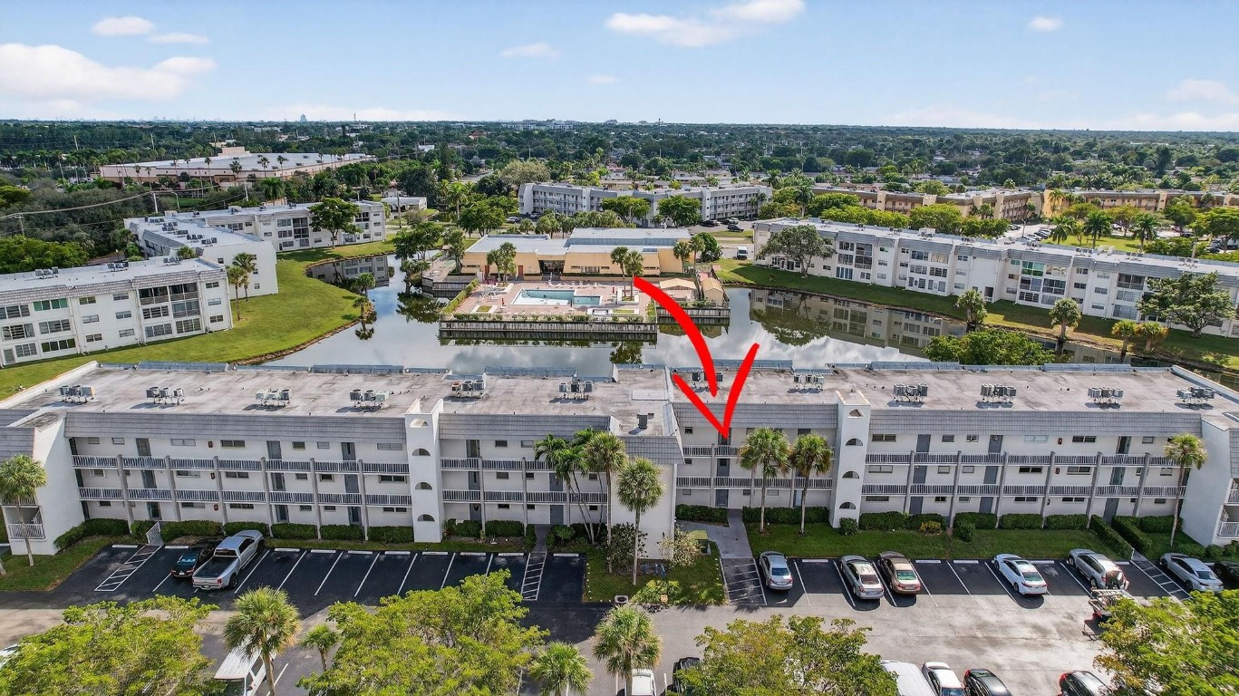 SUNRISE LAKES - Residential