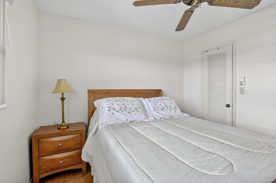 SUNRISE LAKES - Residential