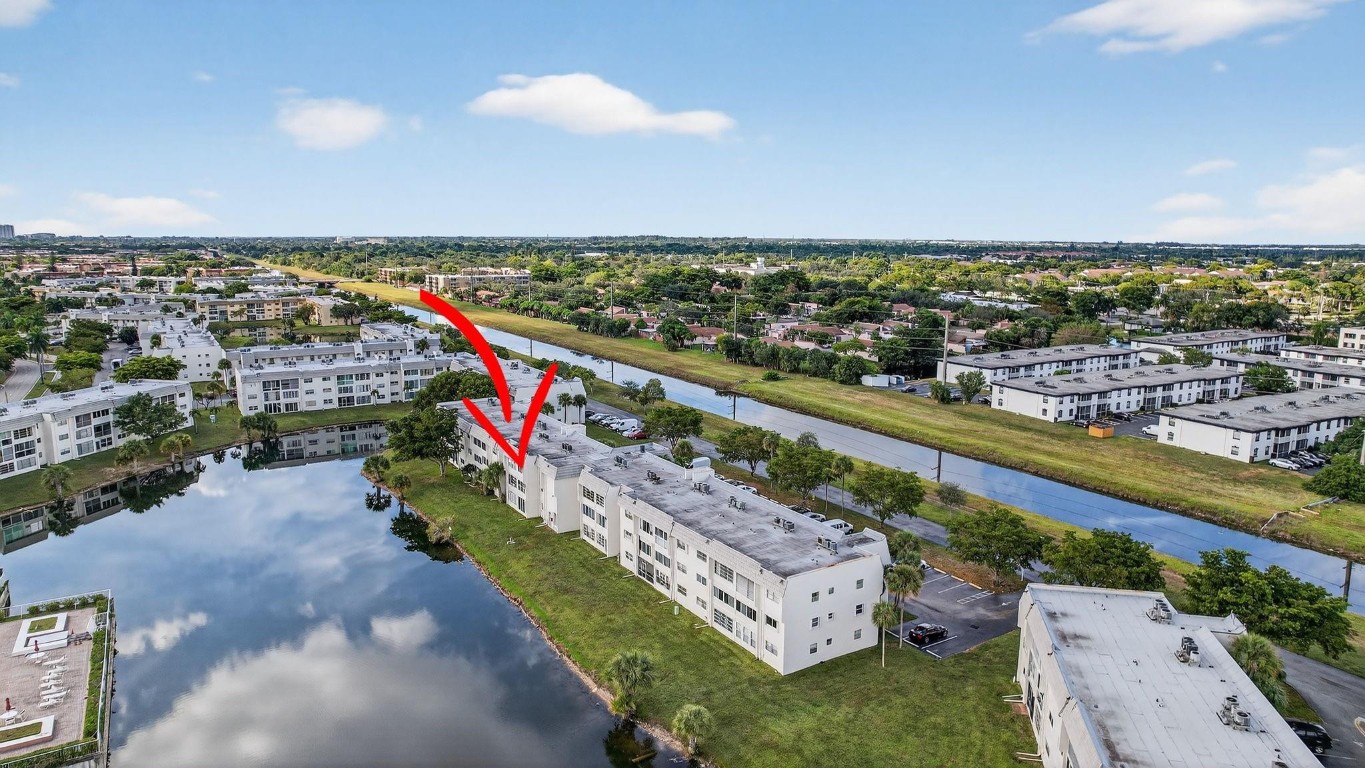 SUNRISE LAKES - Residential