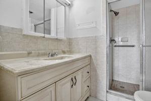 SUNRISE LAKES - Residential