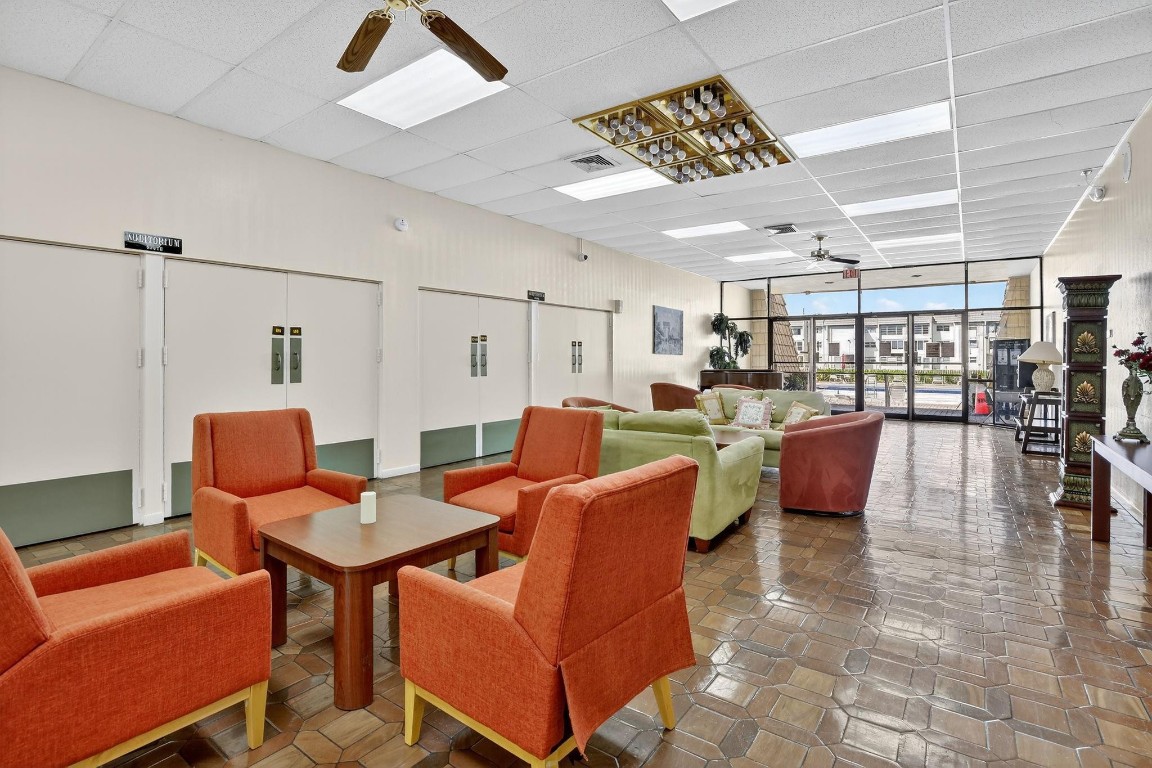 SUNRISE LAKES - Residential