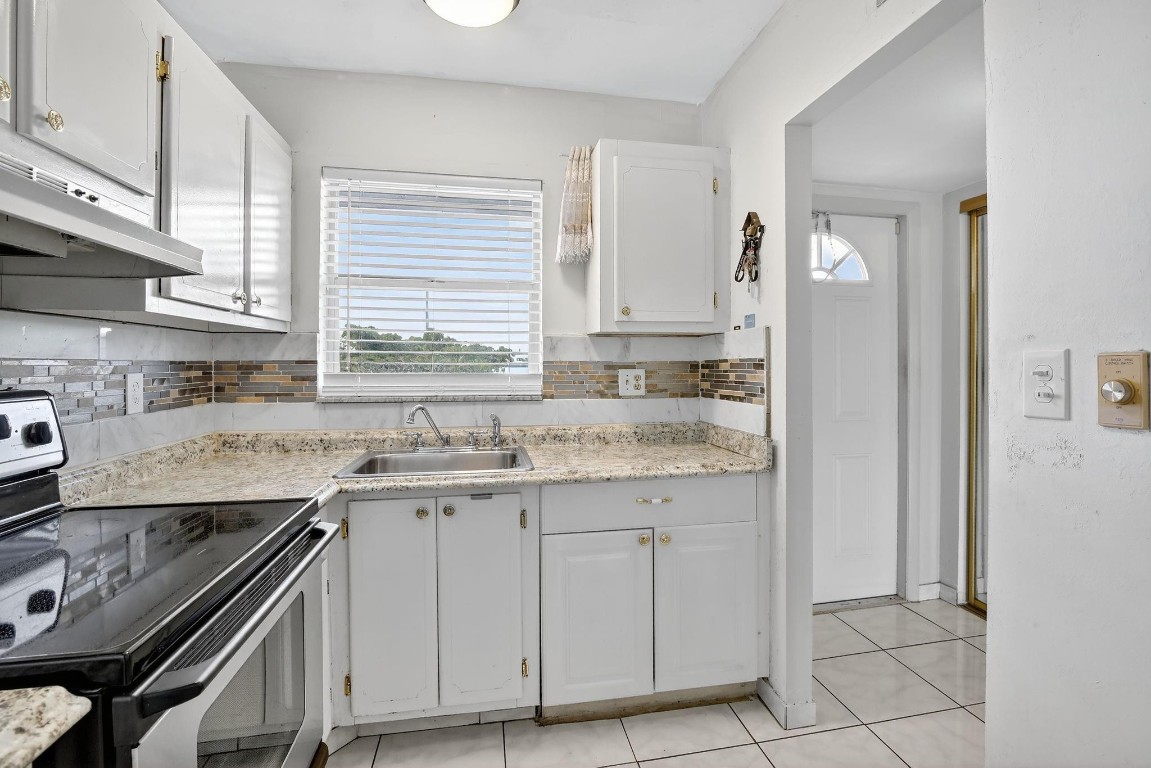 SUNRISE LAKES - Residential