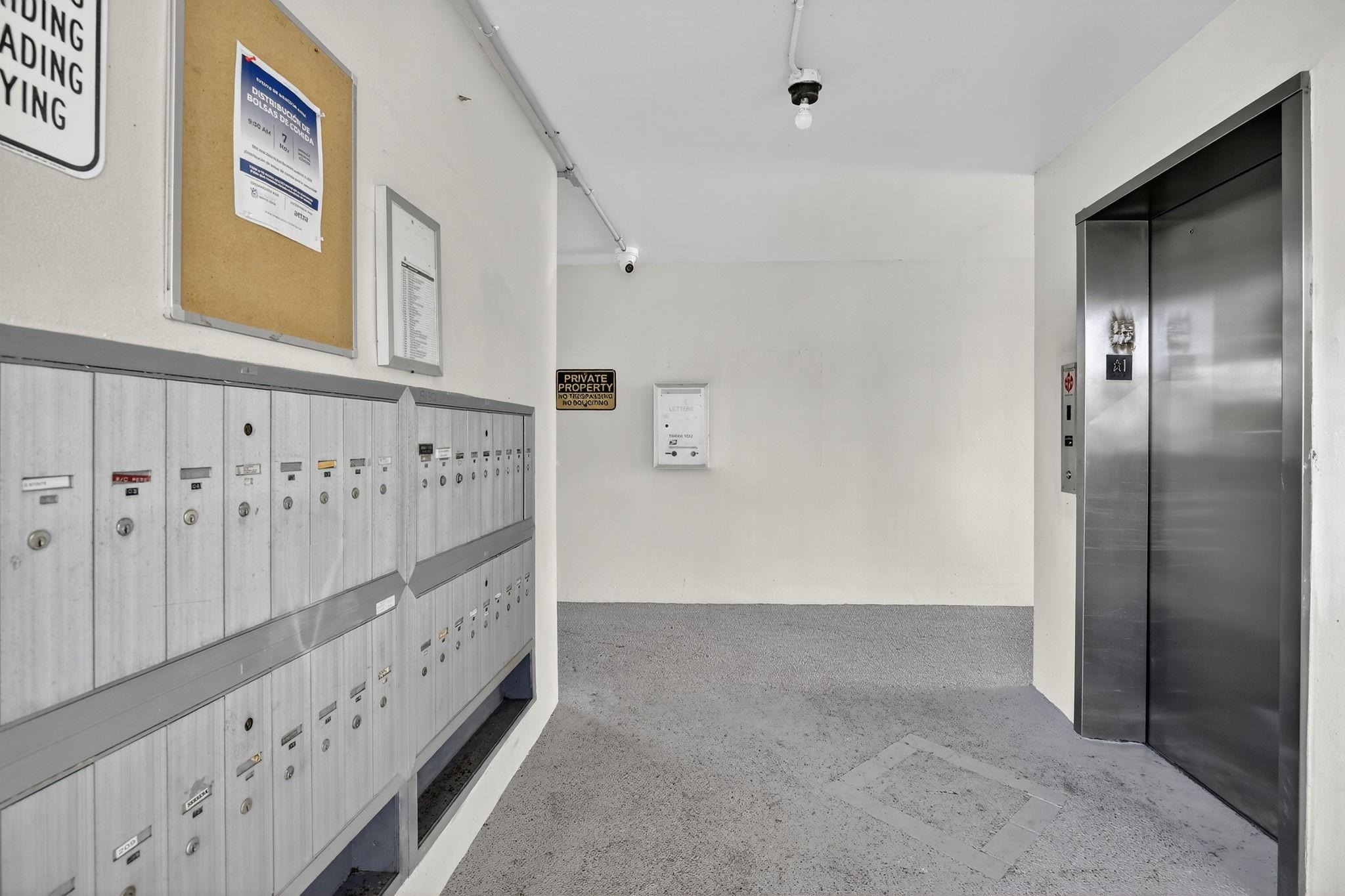 SUNRISE LAKES - Residential