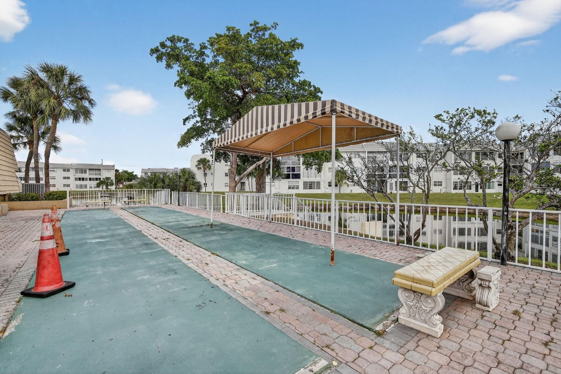 SUNRISE LAKES - Residential