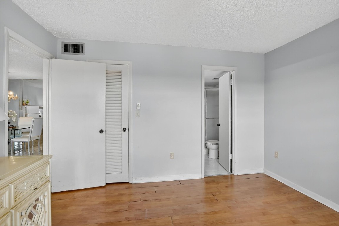 SUNRISE LAKES - Residential