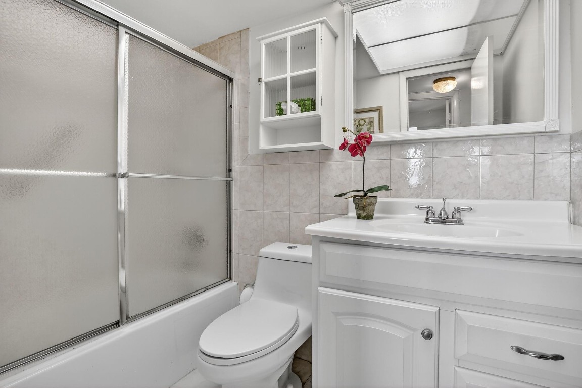 SUNRISE LAKES - Residential