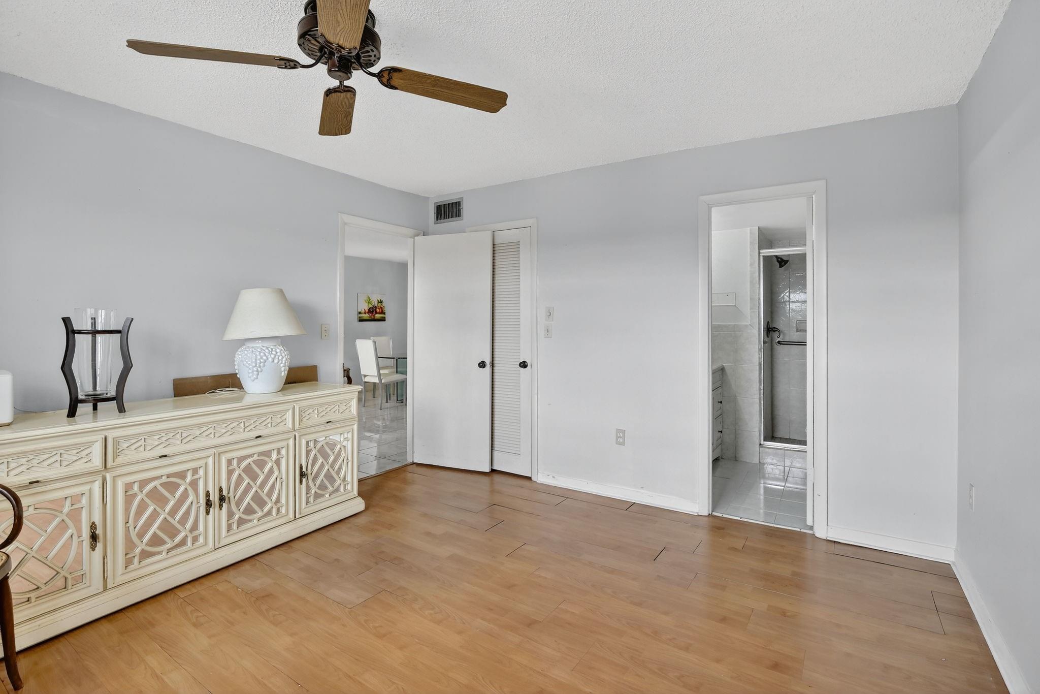 SUNRISE LAKES - Residential