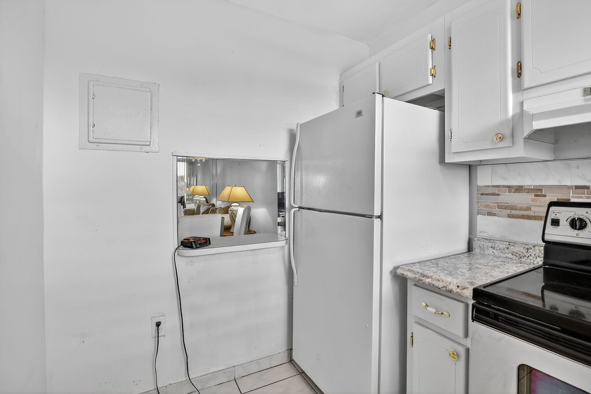 SUNRISE LAKES - Residential