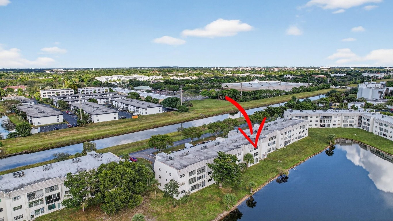 SUNRISE LAKES - Residential